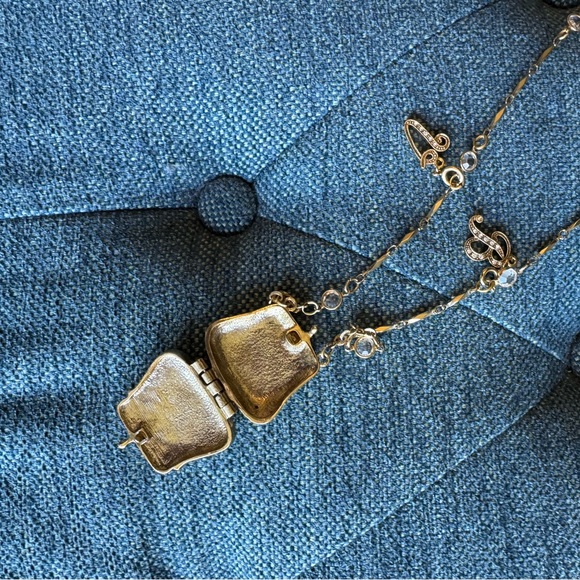 Vintage 1928 charm purse locket, Vera Bradley lovers! - Picture 2 of 6